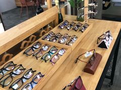 -LOGO眼镜·蔡司品牌折扣店(龙华清湖店)