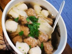 鱼丸鲜肉馄饨-手劲鱼丸馄饨铺(哈一百店)