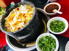 -南渝食府.墨脱石锅松茸鸡