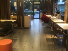 大堂-麦当劳(常山服务区得来速店)