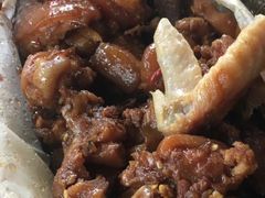 泥烩猪手-御霞苑泥烩鸡休闲农庄