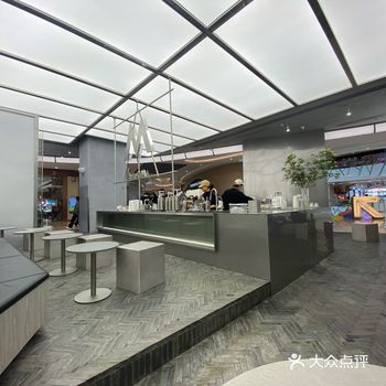 最近很火的咖啡店,开了很多点,k11这家店还挺大