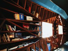 -钟书阁(松江泰晤士小镇店)