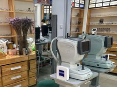 -豪门视光·星趣控·蔡司依视路眼镜代理商(中央大街店)