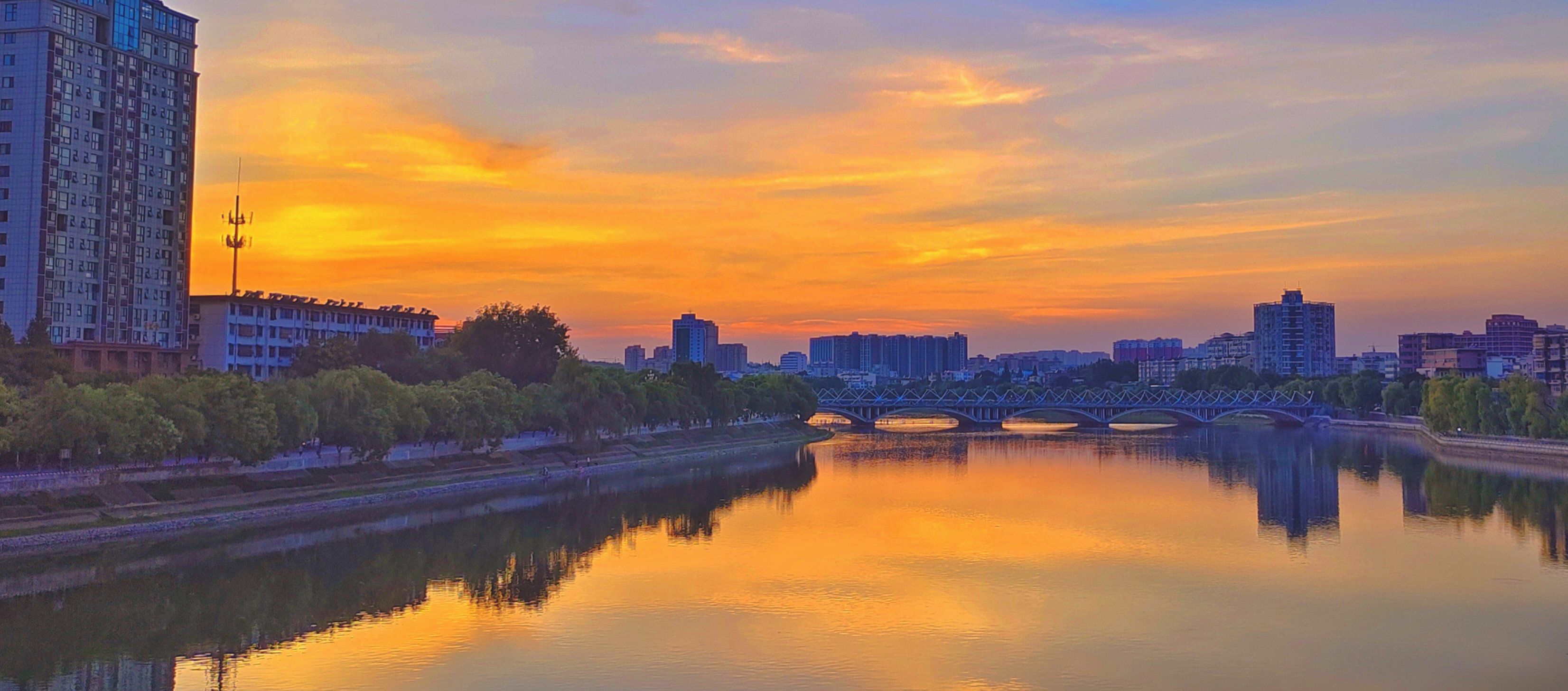 天空是什么什么的颜色