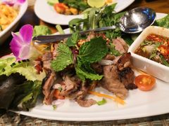 -Chom Cafe and Restaurant