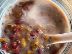 红绿豆莲子加鲜奶-百花传统甜品店(原址店)