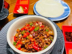 传统黑三剁配薄饼-雀舞云南菜(天津天河城购物中心店)