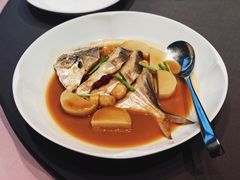 鲳鱼烧年糕-新荣记(南京西路店)