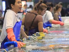 -三亚火车头万人海鲜广场