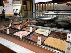 面包甜点陈列柜-Laderach 莱德拉(上海环贸iapm店)