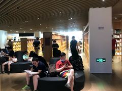 -新华文创·光的空间
