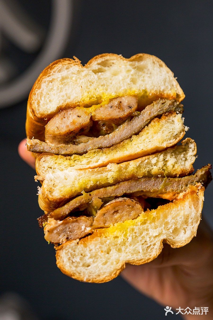 爆爆爆爆爆浆芝士猪扒包一个就顶饱了