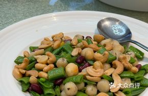 Pearl Taro Stir-Fried with Three Fruits