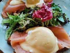 熏三文鱼班尼迪克蛋-ROAST coffee & eatery