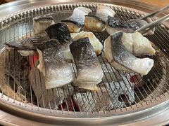 -围炉肉舍•炭烤活鳗•丹东海鲜烤肉(步行街店)