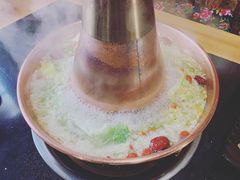 酸菜锅-果松木炭酸菜铜火锅·外婆参鸡汤