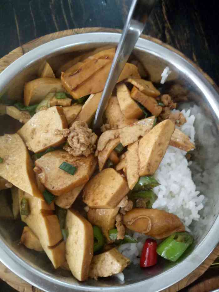 湘村木桶饭-"吃了一个酸辣土豆丝木桶饭,肉很少几乎没有.