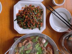 -临江餐馆二楼美食部落