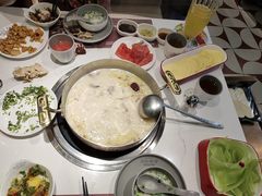 -洪氏嗨捞·广东猪肚鸡·椰子鸡火锅(西咸万象城店)