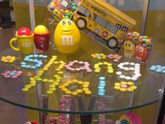 -m豆巧克力世界(上海世茂广场店)