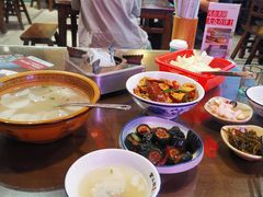 -富正毅三下锅·湘西韵味(天门山索道店)