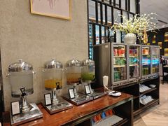 -广州万富希尔顿酒店·感趣自助餐厅·金秋蟹宴生蚝海鲜刺身