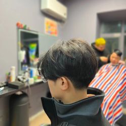 -15C7 男士理发馆 烫染专业店