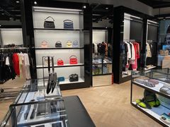 -GIVENCHY(佛罗伦萨小镇奥莱店)
