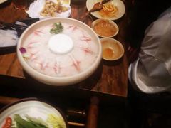 -老牌坊云南鱼豆花火锅(爱建店)
