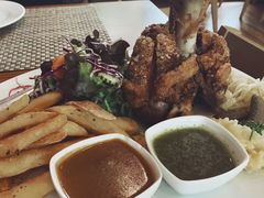 德国烤猪蹄-Chom Cafe and Restaurant