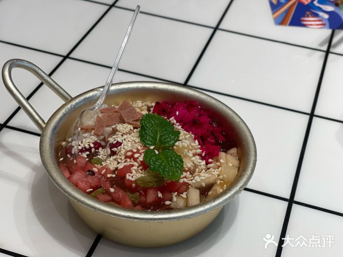 贤合庄卤味火锅(皇后公园旗舰店)红糖冰粉图片