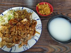 -花溪黄牛肉粉·金牌卤肉饭
