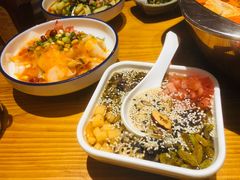 -野山舂·贵州现舂酸汤火锅(鸿通城店)