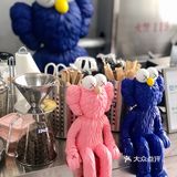 无锡探店 首家KAWS主题工业风咖啡馆「潮蓝藏库X0402」