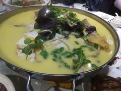 青椒紫苏炖鱼头-佬湘楼(越秀城市广场店)