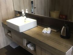 -西安大雁塔科技大学地铁站亚朵酒店