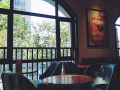靠窗位-COSTA COFFEE(上海虹口公园店)