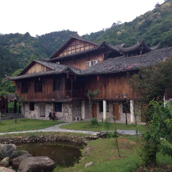 梅岭山庄-"环境可以,其它就一般了,位置偏,外地游客."-大众点评移动版