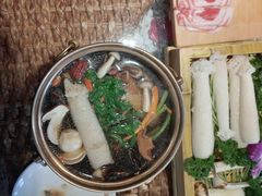 -慢丽江·云南野生菌土鸡锅(西山店)