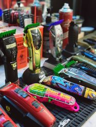 -老男孩男士理容馆·理发·烫染·修面