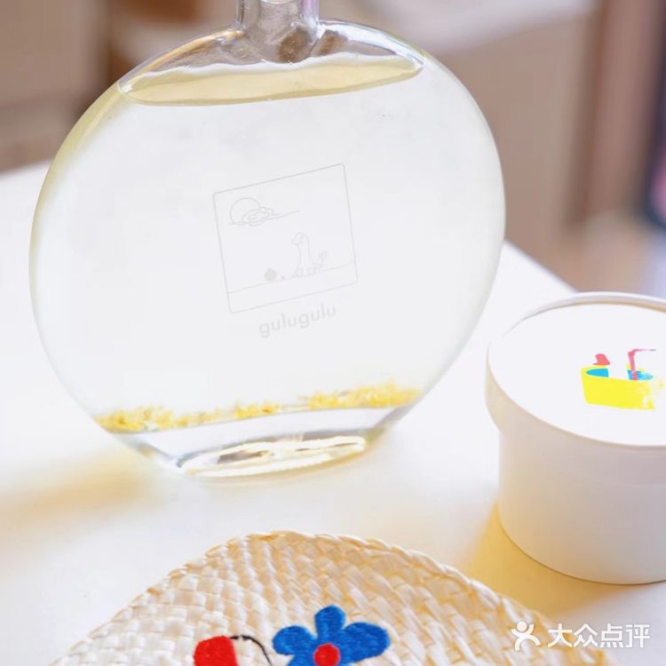 🌙抬头看，今晚月色真美，要不要来一杯椰子水？