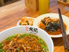 -湘人龙记老长沙米粉(鸟巢店)