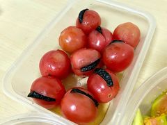 番茄夹乌梅-老炳·七丛松甘草水果