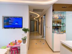 -瑞尔齿科(南京东路名人诊所)