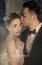 -雪中彩影婚纱摄影·微光艺术中心