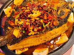 香辣烤鱼-鸣记脆皮烤鱼·海鲜烤鱼(三八广场店)