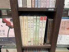 -钟书阁(群光广场店)