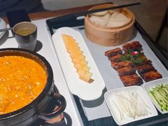 香酥手抓黑猪肉卷饼-卯时·精致锡帮菜(惠山古镇店)