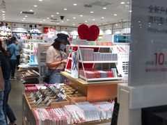-名创优品(北京新中关购物中心地铁层店)